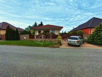 Útulný zariadený bungalov s nádherným pozemkom - 2