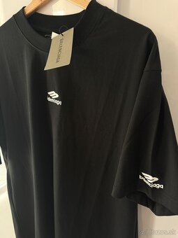 Balenciaga black tee výšivka - 2