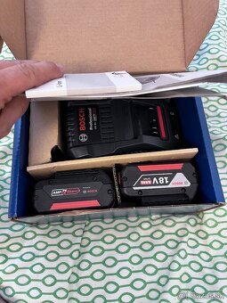 Predám nový set 2x batérie BOSCH GBA 18V + Nabíjačka - 2