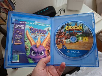 PS4 Slim 500 GB + Crash Bandicoot N Sane Trilogy - 2