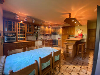 NA PREDAJ 7 IZBOVÝ RODINNÝ DOM NITRA - ZOBOR - 2