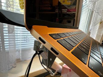 Predám MacBook Air, 2018, 128GB, Gold - 2