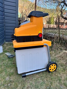 Drvič konárov Riwall RES 3044B - 2