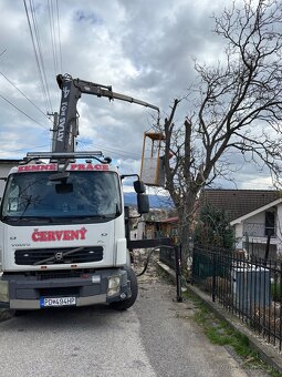 Trojstranny sklapač s hydralickou rukou VOLVO FL 240 - 2