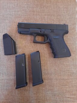 Samonabíjacia pištoľ Glock 19 - 2