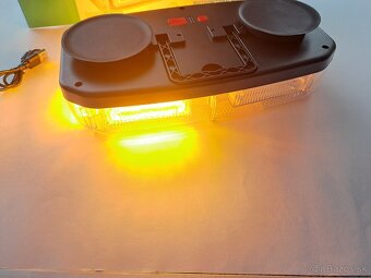 Magnetické výstražné LED svietidlo - 2