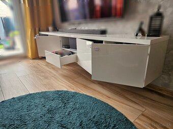 Predám masívnu TV skrinku 240x43x42cm - 2