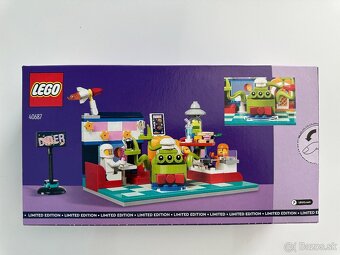 Lego Alien Space Diner - 2