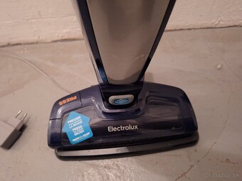 Predam tycovy vysavac Elektrolux - 2