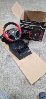 Predám herný volant Thrustmaster Ferrari Red Legend Edition - 2