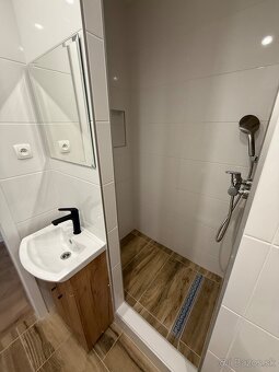 Predám na komplet zrekonštruovaný 1,5 izbový byt v ZH - 2