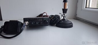 CB vysielačka Uniden PRO 520 XL s anténou - 2