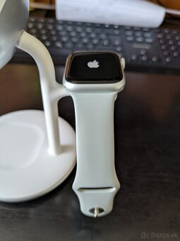 Apple Watch Series 8 – 45 mm Silver Aluminum - 2