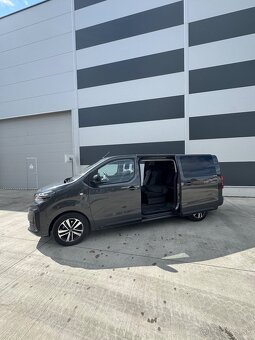 Na prenájom: Peugeot Traveller – pohodlný 8-miestny van - 2