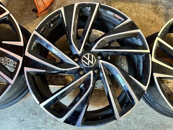VW Adelaide 5x112 R19 original - 2