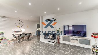 Moderný 5izbový rodinný dom s bazénom a altánkom | Veľké Úľa - 2