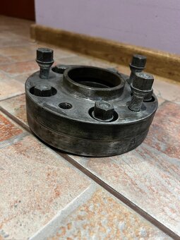 PREDÁM rozširovacie podložky pre BMW - 2