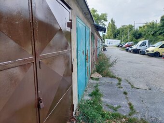 Predam garaz blizko Racianskeho myta - 2