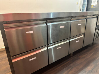 Predám chladiarensky stôl so 6 zásuvkami a 1 dvierka - 2