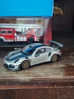 Modely áut Porsche, Jaguár - 2