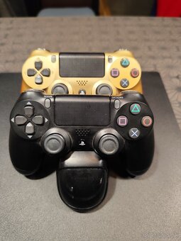 Ps4 1tb + 2 ovládače+ 2 hry - 2