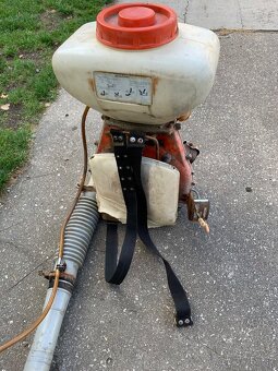 Benzinový postrekovač - 2