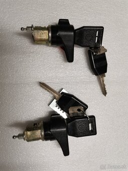 ZÁMOK KUFRA ŠKODA FAVORIT - 2