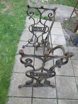 stojan zo šijaceho stroja - 2