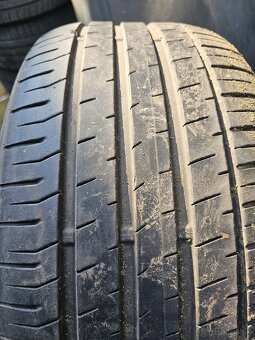 235/40R18 - 2