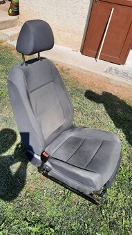 Predám sedačky vw golf plus + LACNO - 2