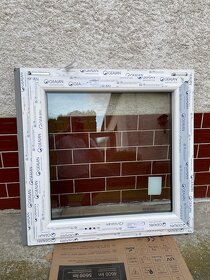 Nové plastové okno Gealan mahagón/biela,900x900, dvojsklo - 2