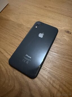 Predám iPhone XR 64 GB BLK veľmi dobrý stav +orig. balenie - 2