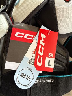 Predám chrániče ramien CCM Jetspeed FT6 PRO SR nové - 2