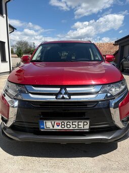 Mitsubishi Outlander SUV - 2