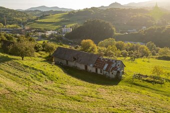 Váš súkromný raj s dychberúcim výhľadom a 9 444m2 veľkým poz - 2