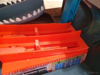 Hot Wheels mega shark garage track dráha - 2