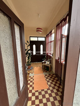 ZNÍŽENÁ CENA Ponúkame na predaj priestranný tehlový rodinný - 2