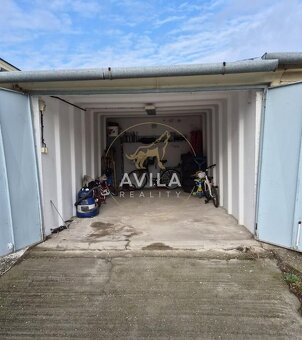 NA PREDAJ: garáž v osobnom vlastníctve s elektrinou 18m2 - S - 2
