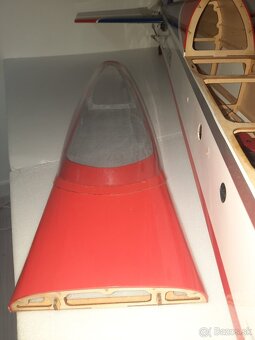 RC lietadlo extra 300 s motorom servami - 2