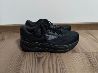 Brooks 42 - čierna bežecká obuv - 2