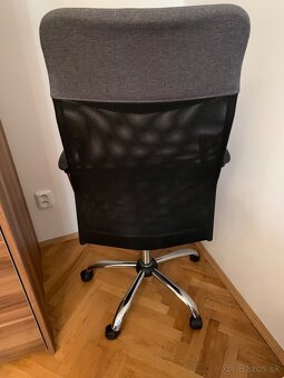 Otočná stolička na kolieskach - 2