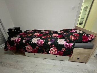 Predám písací stolík a posteľ - 2