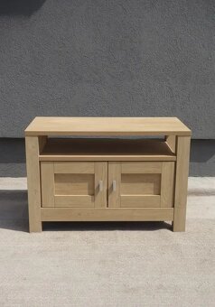 Skrinka televízna. - 2