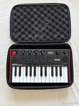 AKAI MPK mini play - 2