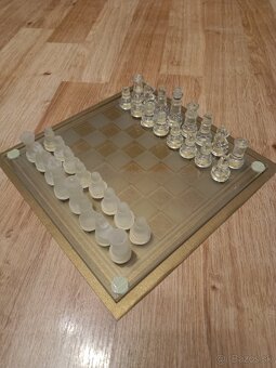 Spoločenská sklenená hra - šach - 2