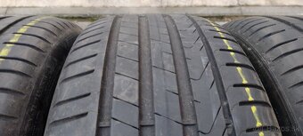 PIRELLI Cinturanto P7 225/40 R18 92Y - 2