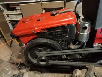 Zubr motor 8 konovy - 2