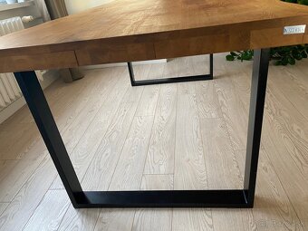 Dreveny stol a drevene svetlo - 2