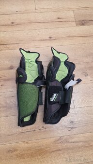 Chrániče holeni bauer supreme - 2