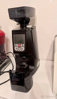 Profesionálny mlynček na kávu Eureka Atom 60 - 2